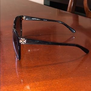 TORY BURCH sunglasses